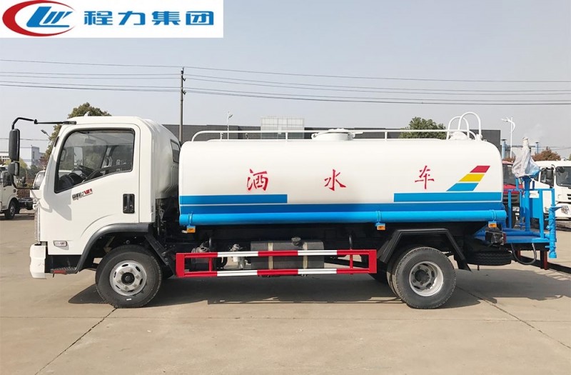 東風D912新款8-12方灑水車