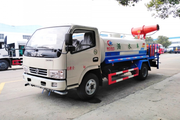 東風小多利卡綠化噴灑車(4.5立方、30米霧炮機)