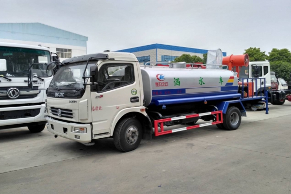 東風大多利卡霧炮車(8噸、30-40米噴霧機)圖片