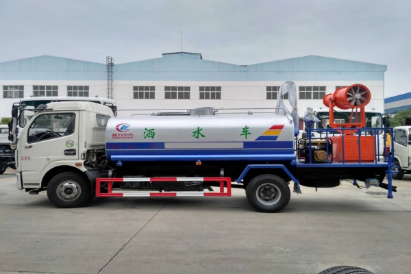 東風大多利卡霧炮車(8噸、30-40米噴霧機)圖片
